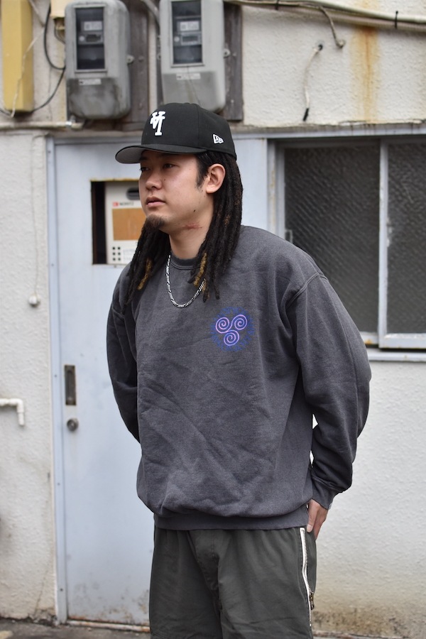 SAYHELLO �����ϥ��� Pigment Slap Logo Crew