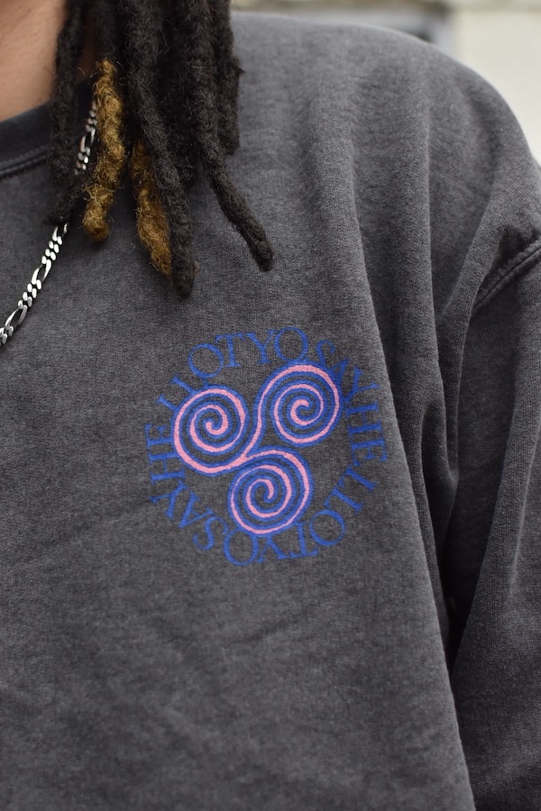 SAYHELLO �����ϥ��� Pigment Slap Logo Crew