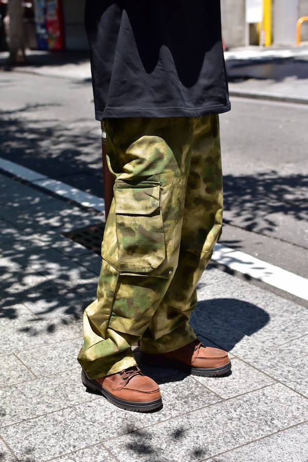 430 fourthirty �ե��������ƥ� CAMO ESLOT CARGO PANTS