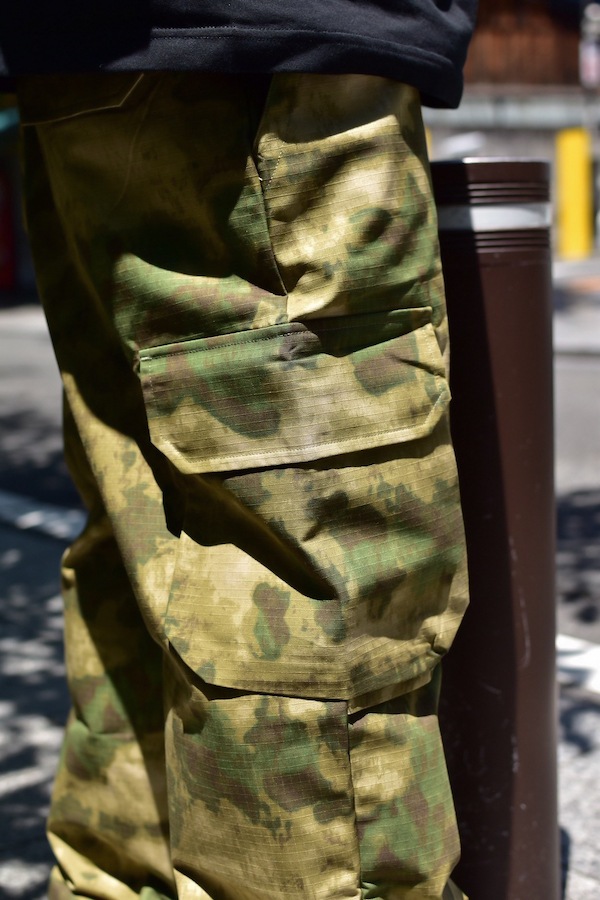 430 fourthirty �ե��������ƥ� CAMO ESLOT CARGO PANTS