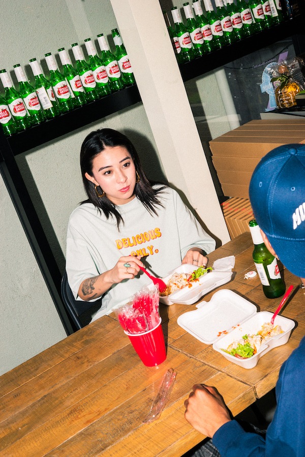 HAIGHT �إ��� MUNCHIES.C SS Tee ft. J's Vendor