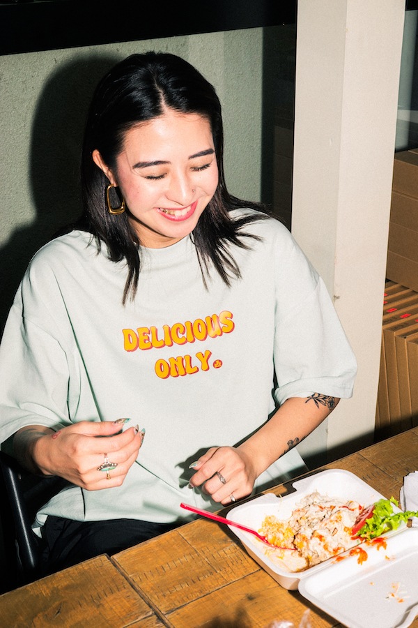 HAIGHT �إ��� MUNCHIES.C SS Tee ft. J's Vendor