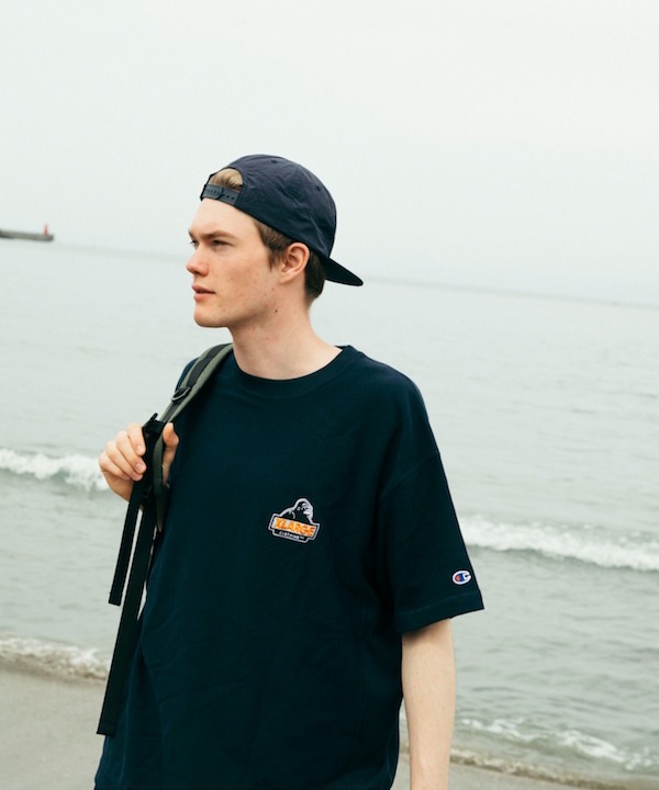XLARGE �������ȥ�顼�� XLARGE x Champion S/S TEE