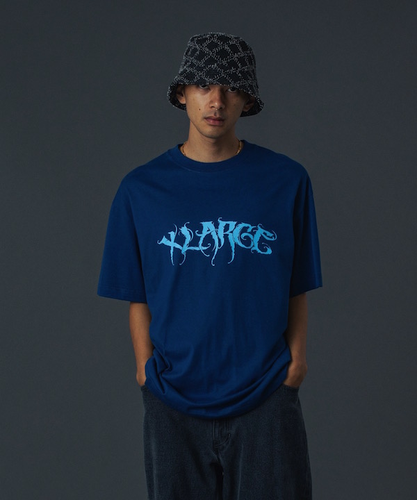 XLARGE �������ȥ�顼�� RAGE LOGO S/S TEE