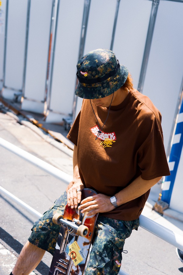 HAIGHT �إ��� RAIDBACK ARCH LOGO Tee ft.CASPER