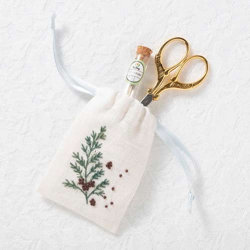 2405-28 手のひら巾着サシェ 香り袋 チューリップ 2024 白いお花の刺繍