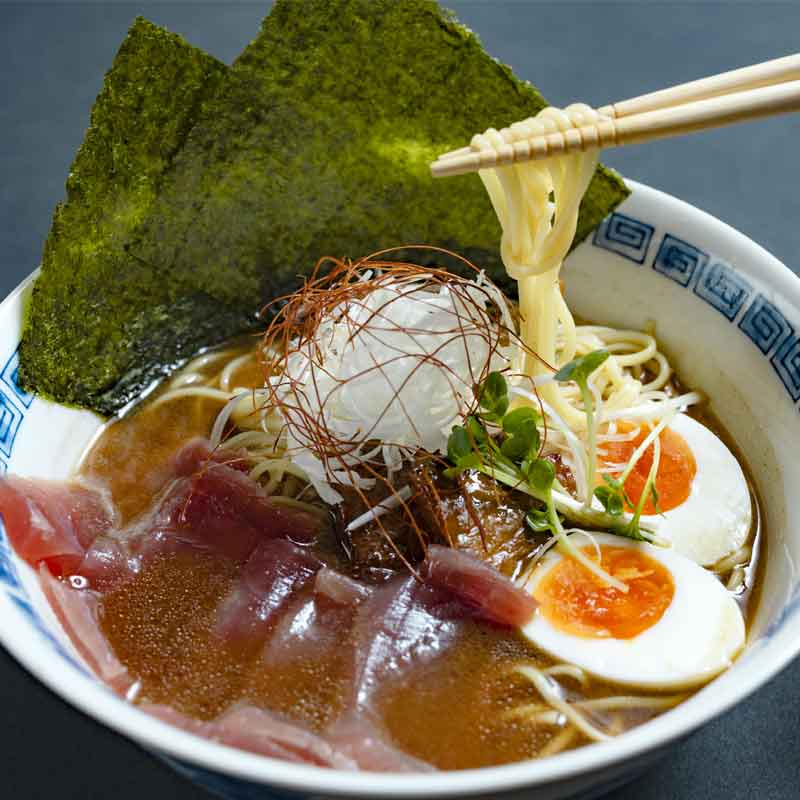 長崎/ダイニング味遊〉元祖手延べ麺まぐろラーメン