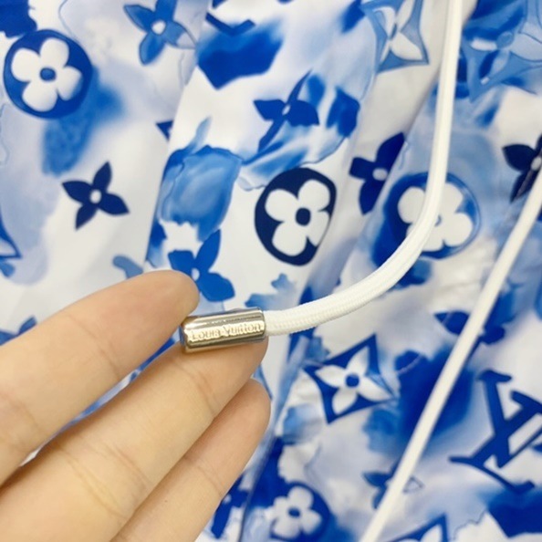 LV LOUIS VUITTON ルイヴィトン セットアップ ブルーウォーターカラーウインドブレーカー×ショートパンツ M~XXL メンズ 【2021/04/09日登録】 商品コード:GEKIYASU W-195-Who Bubble-Bubble LV LOUIS VUITTON ルイヴィトン セットアップ ブルーウォーターカラーウインドブレーカー×ショートパンツ M~XXL メンズ 【2021/04/09日登録】 商品コード:GEKIYASU W-195-Who Bubble-Bubble