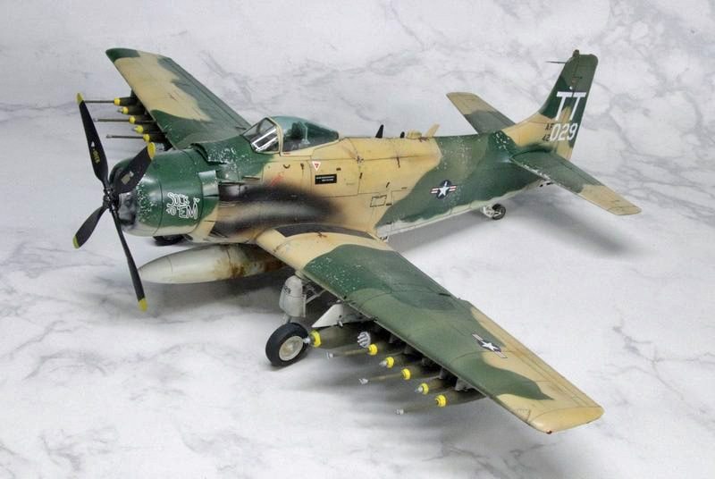 1/48 ダグラス A-1J スカイレイダー アメリカ空軍 完成品｜艦船模型の