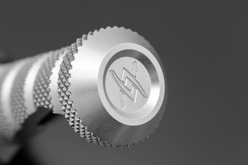 ���㥤�˥󥰥���С����ӥ�åȡ�����ǥॹ�ƥåץС�  Z650RS