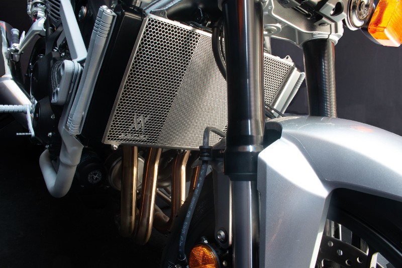 �饸���������������ɡ�CB1000F���֥�å�