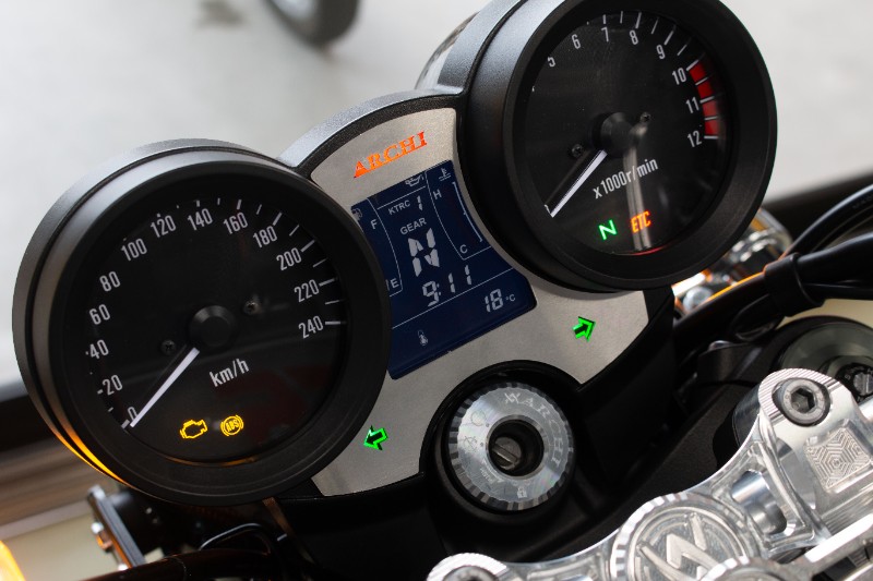 ���󥸥��������ѥͥ� �֥�å� Z900RS