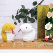 干支ぽちゃシリーズ へびのこ ぬいぐるみ 巳年 内藤デザイン研究所 みどし 蛇  へび 正月 かわいい キッズ 誕生日 プレゼント 女の子 男の子 おもちゃ ギフト 子供 白 黄 色 毛質 やわらかい
