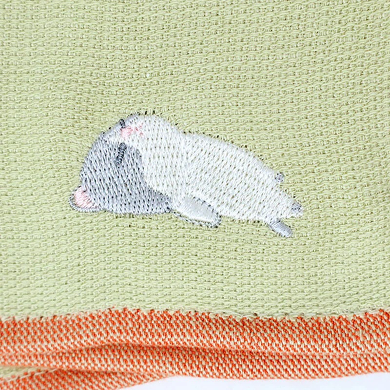 【内藤デザイン研究所】ぼうみたいなねこ タオルハンカチ 猫 刺繍 やさしい肌触り 防菌防臭 子猫 畳み模様 どうぶつ かわいい キッズ 誕生日 プレゼント やわらかい