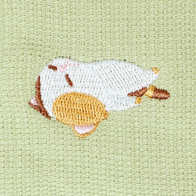 【内藤デザイン研究所】ぼうみたいなねこ タオルハンカチ 猫 刺繍 やさしい肌触り 防菌防臭 子猫 畳み模様 どうぶつ かわいい キッズ 誕生日 プレゼント やわらかい