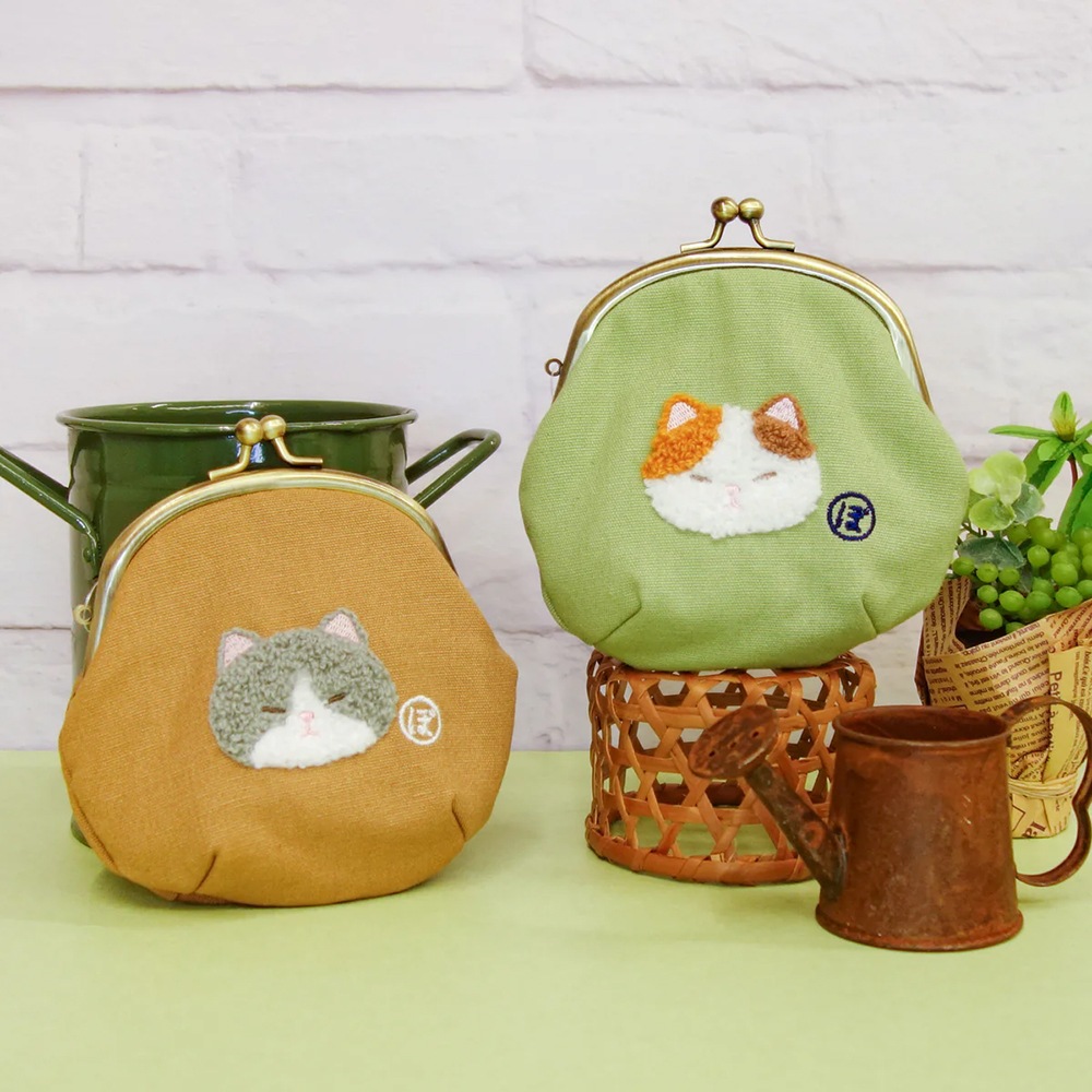 【内藤デザイン研究所】ぼうみたいなねこ がま口ポーチ 猫 内藤デザイン研究所 刺繍 子猫 どうぶつ かわいい キッズ 誕生日 プレゼント 送料別 女の子 男の子 おもちゃ ギフト 子供 みどり ブラウン みけねこ やわらかい