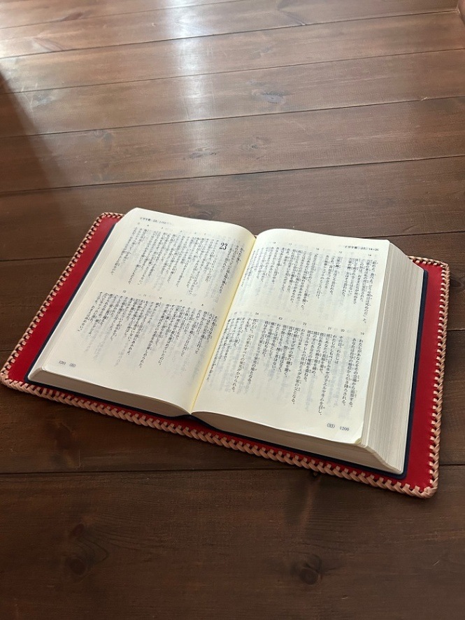 Kobato.】国産なめし牛革 聖書カバー 中型聖書 レッド （985001