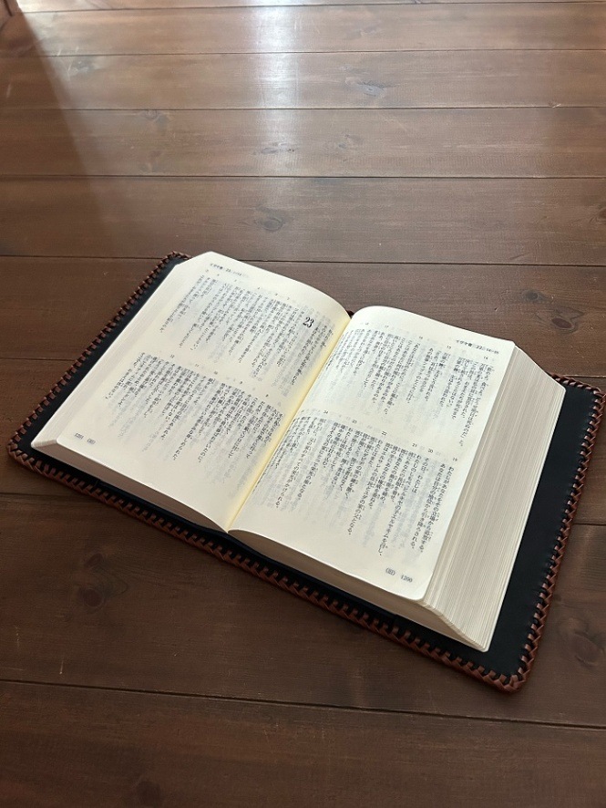 Kobato.別送商品】国産なめし牛革 聖書カバー 中型聖書 ブラック