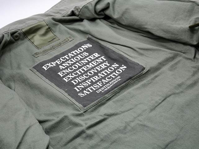 ��Liberaiders/��٥쥤��������2025FW��Hand Writing Print M65 Jacket/�ϥ�ɥ饤�ƥ��󥰥ץ���M65���㥱�åȡ�(77012)