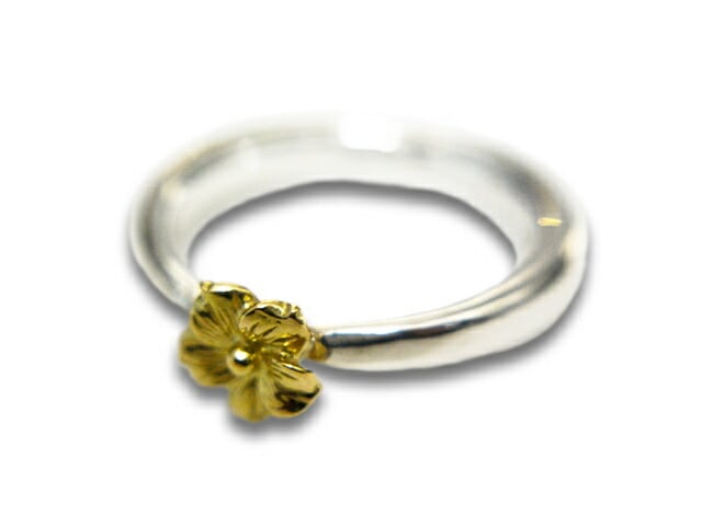 ファーストアローズ K18フラワー&ロゴメタル付き シルバーバングル K18
