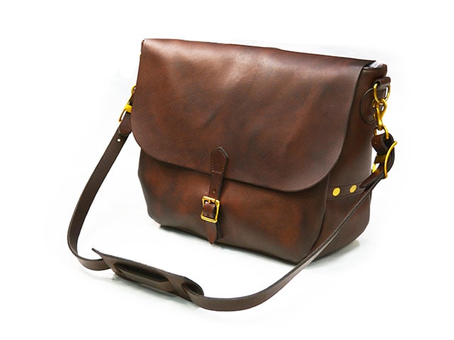 全2色【vasco/ヴァスコ】「Leather Postman Shoulder Bag”/レザー
