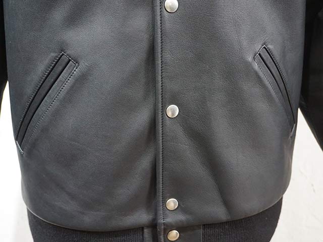 ��MOSSIR by FINE CREEK&CO/�⥷���� �Х� �ե����󥯥꡼������ɥ�����2025AW��Waterproof Leather Stadium Jacket��MALCOLM��/�����������ץ롼�ե쥶�����������ॸ�㥱�åȡɥޥ륳��ɡ�(MOJK013)��ͽ����/2026ǯ������ͽ���