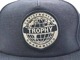 ��3����TROPHY CLOTHING/�ȥ��ե������������󥰡�2025SS��Earth Logo Denim Tracker Cap/�����������ǥ˥�ȥ�å�������åס�(TR25SS-701)