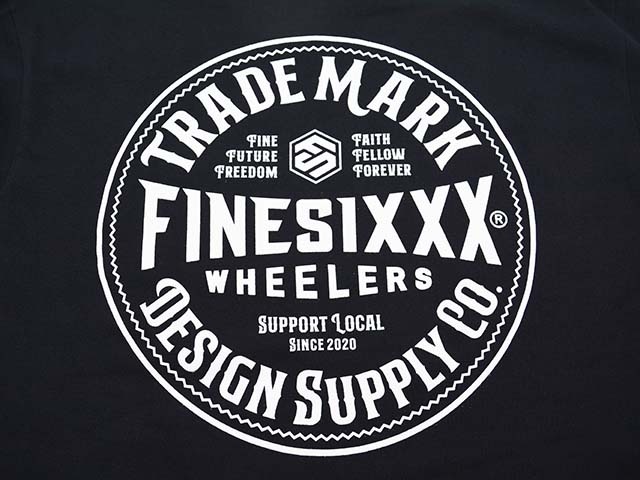 ��3����FINESIXXX/�ե����󥷥å�����2025SS��Trademark Emblem L/S Tee/�ȥ졼�ɥޡ�������֥����󥰥��꡼��Tee��(FS-2025SS-006)