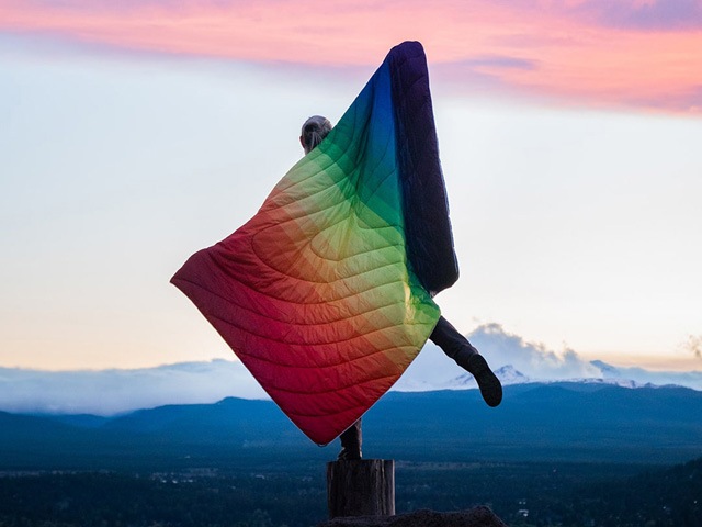 ��Rumpl/���ץ��2022AW��Original Puffy Blanket"Rainbow Fade"/���ꥸ�ʥ�ѥե����֥�󥱥å�"�쥤��ܡ��ե�����"��