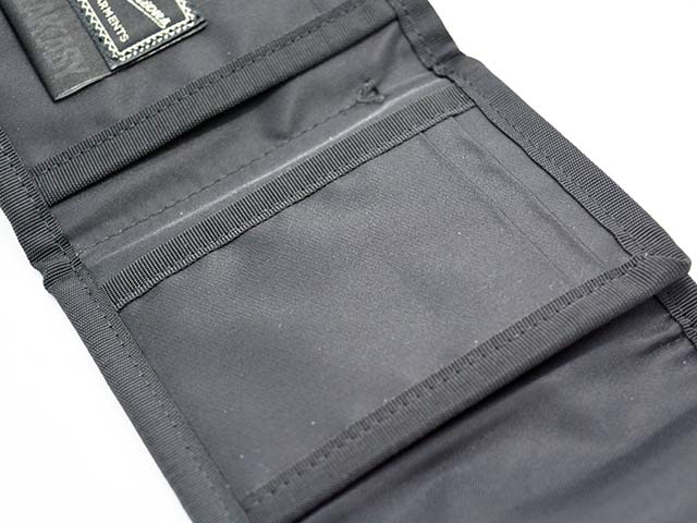 ��ATTRACTIONS/���ȥ饯����󥺡ۡߡ�SPEAKEASY/���ԡ������������ۡ�Black Half Wallet/�֥�å��ϡ��ե�����åȡ�(A20039)