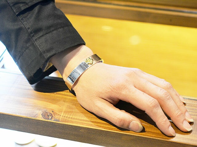 ��FIRST ARROW's/�ե������ȥ��������ۡ�Flat Hammered 12mm Plane Bungle with K18 Flower/K18�ե��դ�ʿ��12mm�ץ졼��Х󥰥��(BR-004)