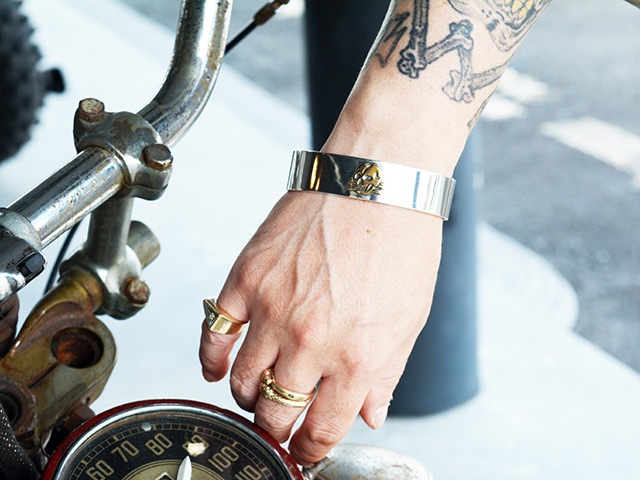 ��HWZN BROSS/�ϥ�����֥����ۡߡ�Cool Tattooing Masato/�����륿�ȥ������󥰥ޥ��ȡۡߡ�WOLF PACK/����եѥå��ۡ�Flat Hammered 18mm Bungle with WP Skull/WP�������� ʿ��18mm�Х󥰥��(Silver950��Brass)