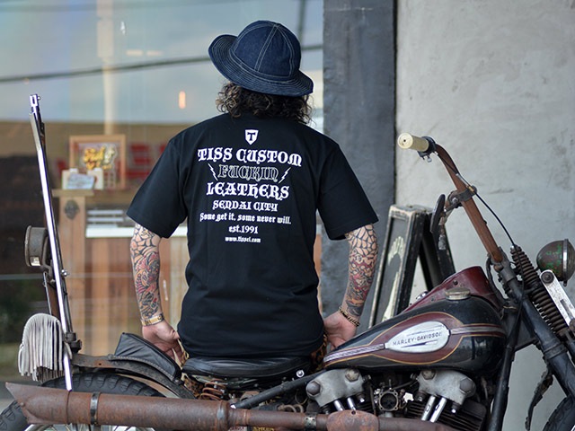 ��2����TISS CUSTOM LEATHERS/�ƥ�����������쥶�����ۡ�FUCKIN Crew Neck Tee/�ե��å��󥯥롼�ͥå�Tee��