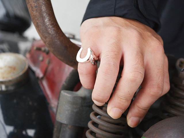 ��BILTBUCK by ATTRACTIONS/�ӥ�ȥХå��Х����ȥ饯����󥺡ۡ�Twin Horse Ring/�ĥ���ۡ�����󥰡�(BS0010)