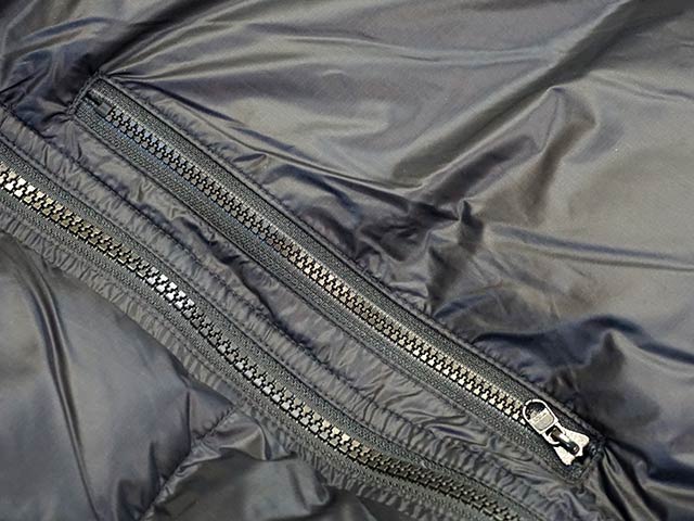 (50% OFF)��3����MOSSIR/�⥷�����2022AW��Down Hoodie Jacket��Put Out��/������ա��ǥ������㥱�åȡɥץåȥ����ȡɡ�(MOCO008)(800�ե���ѥ/�����ȥɥ�/������/�ե����󥯥꡼������ɥ���/�ե����󥯥꡼���쥶����/CWORKS/����եѥå�)