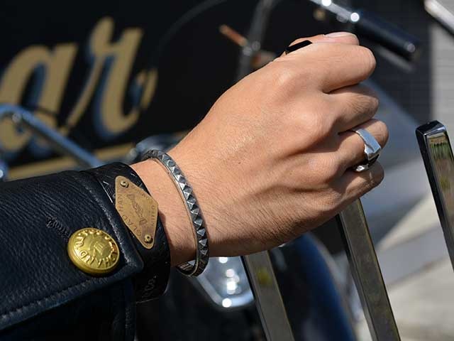 SKULL FLIGHT/スカルフライト】「Pyramid Studs Bangle/ピラミッド