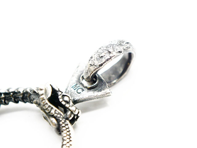 マッドカルト＋アストラリバイオのワンメイクネックレス MAD CULT/マッドカルト】「Decayed Uroboros Pendant Top/ディケイド