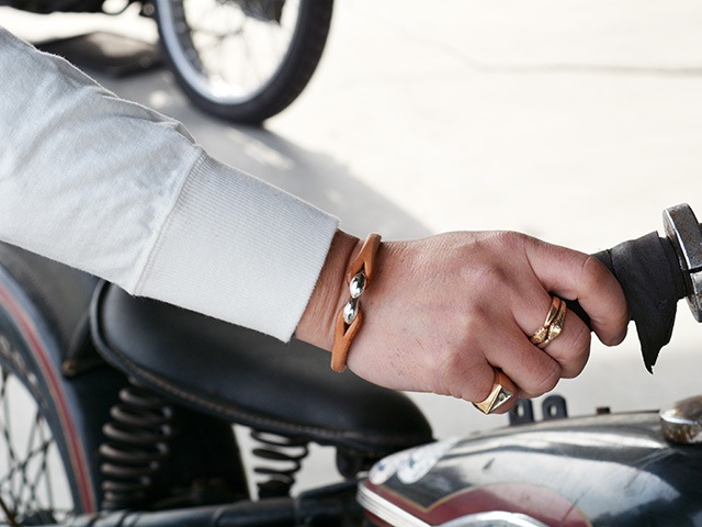��2����CRAMP by ��Ƿü���Ź/������ �Х� �����Υϥ����󥫥�ƥ�ۡ�Leather Single Wrap S-Kan Plain Bracelet/�쥶�����󥰥��å�S����ץ졼��֥쥹��åȡ�(Cr-301)