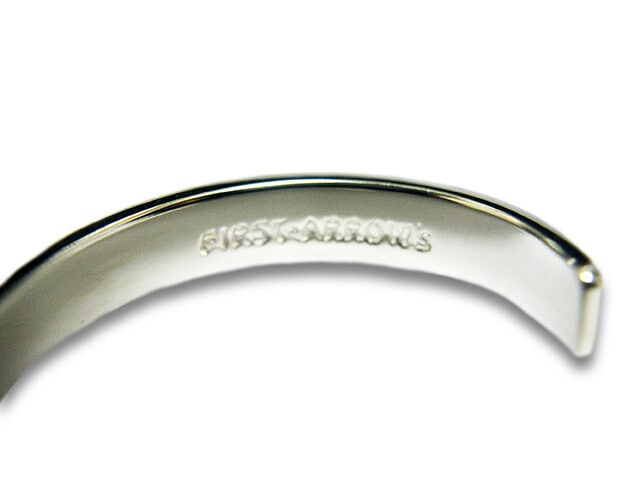 ��FIRST ARROW's/�ե������ȥ��������ۡ�Flat Hammered 8mm Arabesque Carving Bungle with Turquoise/�����������դ�ʿ��8mm������Ħ��Х󥰥��(BR-CUS-026)