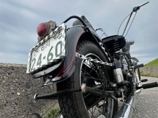 ��HWZN BROSS/�ϥ�����֥����ۡ�Twisted License Frame/�ĥ����ƥåɥ饤���󥹥ե졼���(�Х�븦��ž夲)