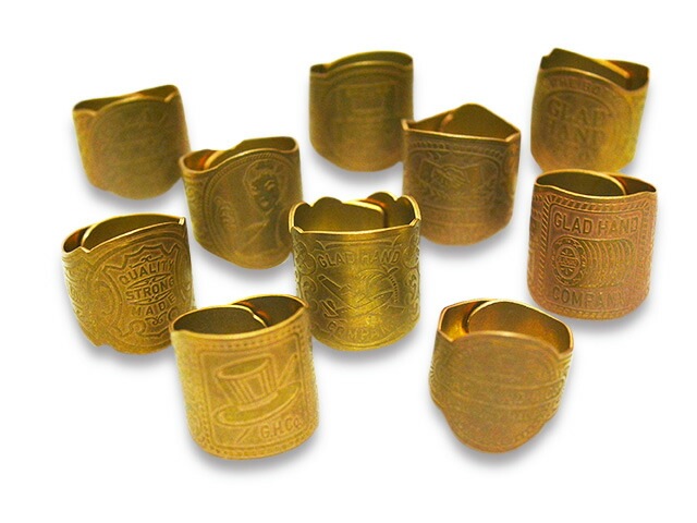 (30% OFF)��10���GLAD HAND/����åɥϥ�ɡۡ�Cigar Tag Ring/������������󥰡�(Brass)