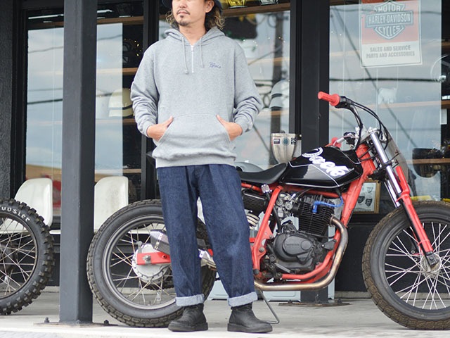 (50% OFF)��3����BLUCO/�֥륳��2024AW��Heavy Pile Sweat Half Zip Hoodie��Embroidery��/�إ������ѥ��륹�����åȥϡ��ե��åץա��ǥ����ɥ���֥������꡼�ɡ�(145-13-014)