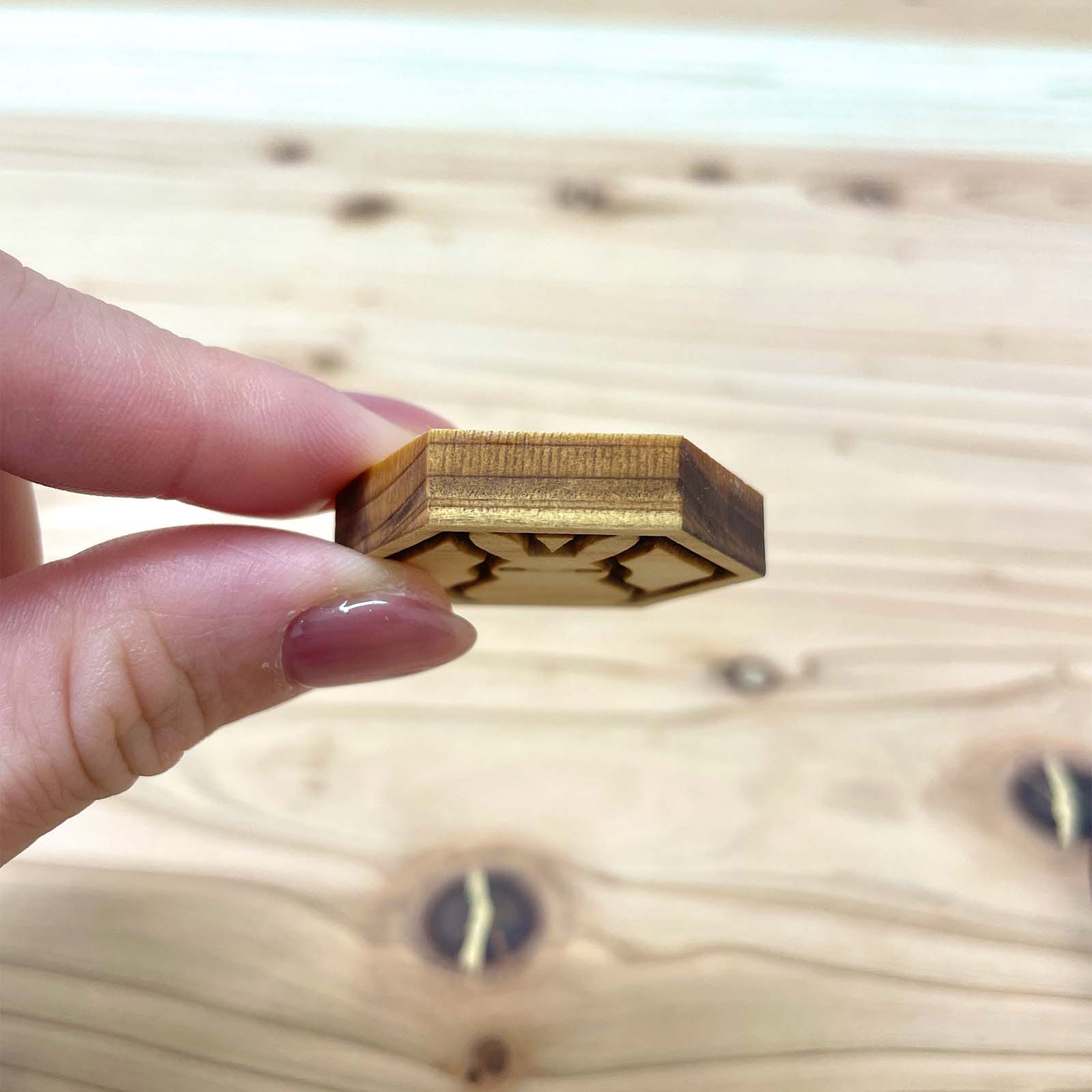 箸置き（うさぎ・２個入り）木製 和柄  国産ヒノキ 無垢 レーザー加工 キッチン かわいい