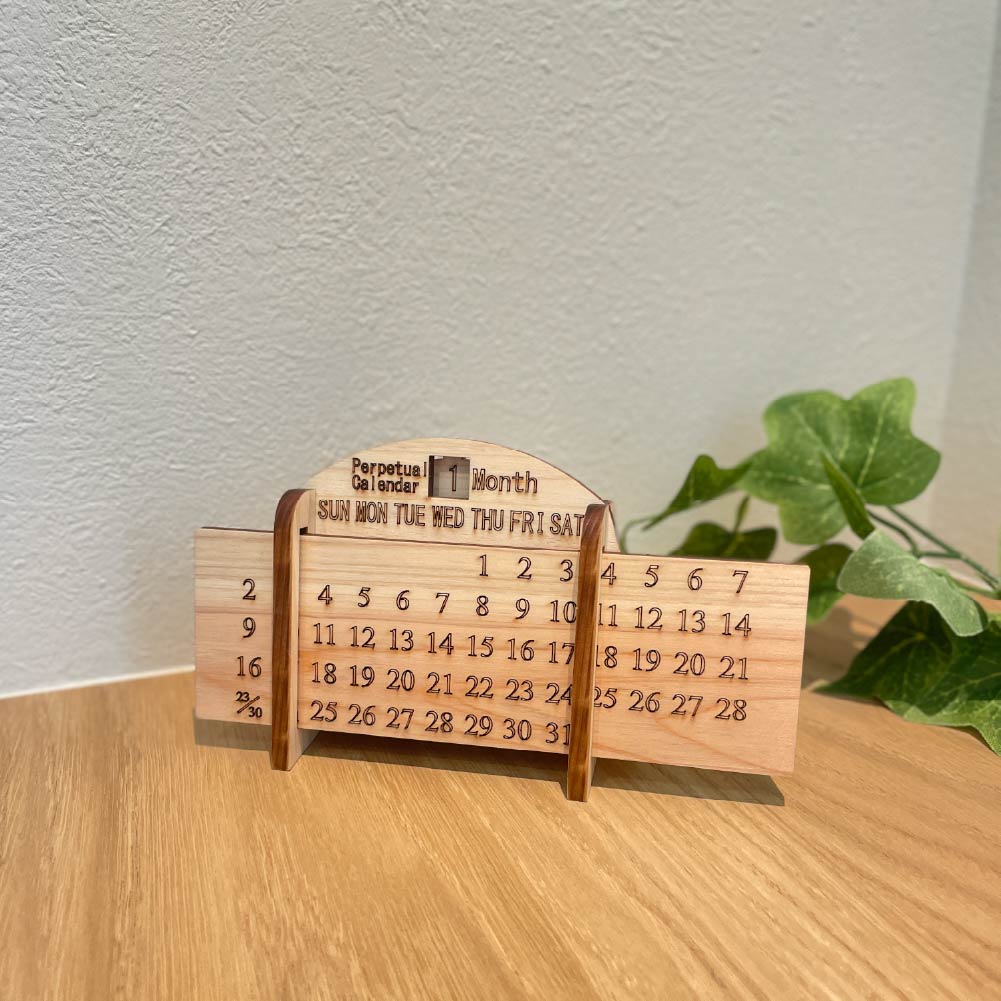 【WOOD&GROVE】木製万年カレンダー　国産ひのき 無垢 木製 長く使えます 横置き レーザーカット デスク オフィス 文房具 文具 木製雑貨 木製カレンダー 卓上カレンダー 木のカレンダー