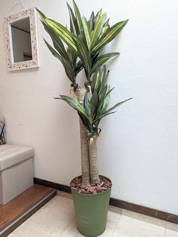 フェイクグリーン 大型 観葉植物 150cm おすすめ リアル 造花 鉢付き ドラセナ1.5ｍ　お洒落 インテリア 安い 大きい 造花 天然木 アート 枯れない 水やり不要 お手入れ簡単 室内 お祝い 目隠し リビング 玄関 ダイヤモンド触媒加工済　お洒落なアンテークブリキ鉢カバー