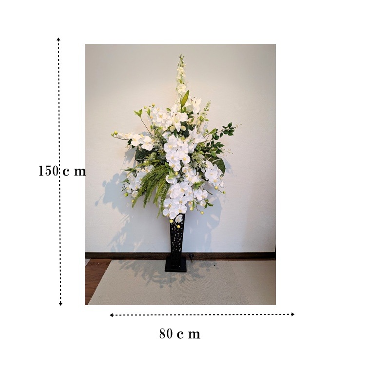 高品質デザイン: 本物のような美しい胡蝶蘭のアレンジメントで、触媒加工により長期間美しさを保ちます イベント用途: 結婚式場やイベント会場、店舗ディスプレイなど、様々な場面で活躍する豪華なスタンドフラワーです メンテナンス不要: 水やりや日光の心配が不要で、いつでも美しい状態を保つことができます ゴージャス演出: 華やかな胡蝶蘭の花々が空間を上品に演出し、特別な雰囲気を作り出します お祝い装飾: 開店祝いや周年記念、式典など、様々なお祝いの場面に相応しい豪華な装飾アイテムです