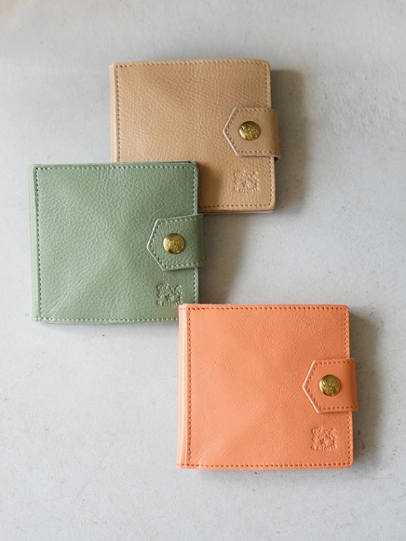 ◇【国内正規販売店】[54232310241] IL BISONTE(イルビゾンテ)【AUTUMN/WINTER 2023】スナップボタン2つ折り財布