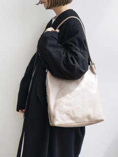 ◇【国内正規販売店】IL BISONTE(イルビゾンテ)ショルダーバッグ/ 2023 AUTUMN WINTER COLLECTION [54232-3-05411]