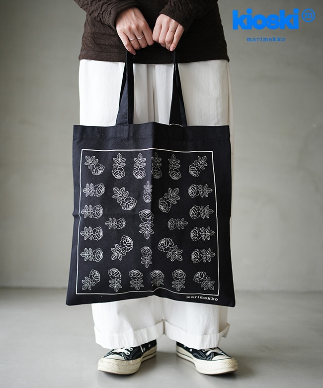 【 国内正規販売店】[52254694886] marimekko(マリメッコ) Vankka Vihkiruusu Placement トートバッグ  ヴィヒキルース ウェディングローズ【メール便対応可】