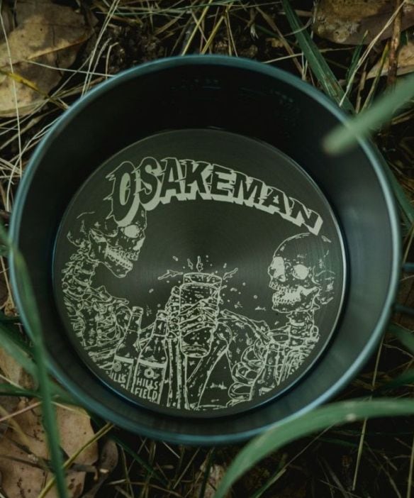 【SALE 30%OFF】[kurosierracup-osakem] HILLS FIELD(ヒルズフィールド) / ◎黒酸化深型シェラカッフ゜-OSAKEMAN柄- 480mlステンレス　【ラッピングキット適用外】